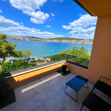 Beach Holiday Home With Private Jacuzzi & Parking Trogir Exterior photo