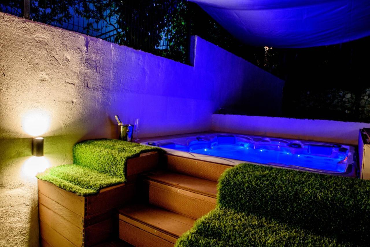 Beach Holiday Home With Private Jacuzzi & Parking Trogir Exterior photo