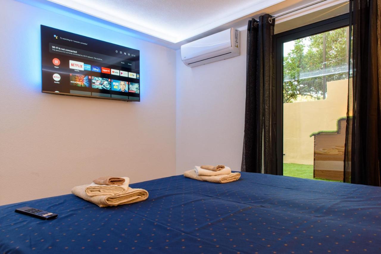 Beach Holiday Home With Private Jacuzzi & Parking Trogir Exterior photo