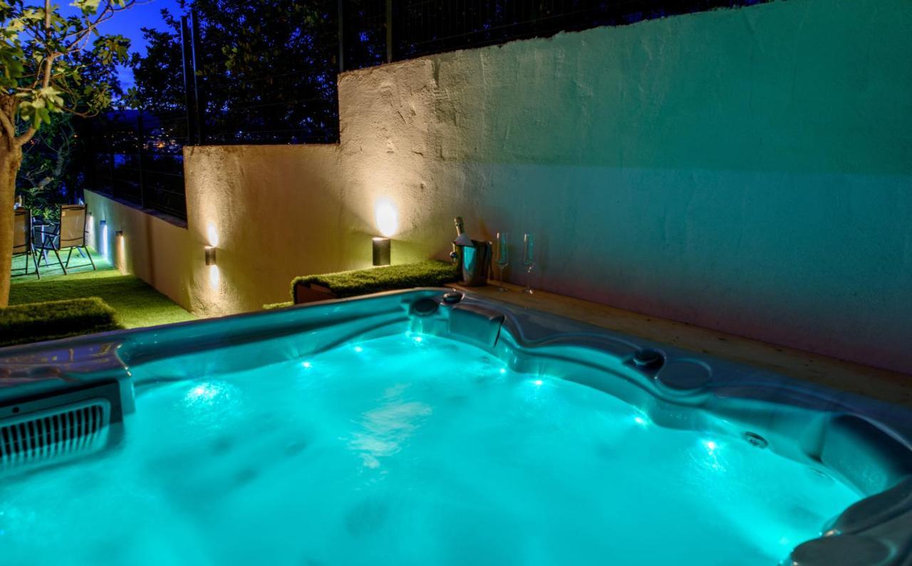 Beach Holiday Home With Private Jacuzzi & Parking Trogir Exterior photo