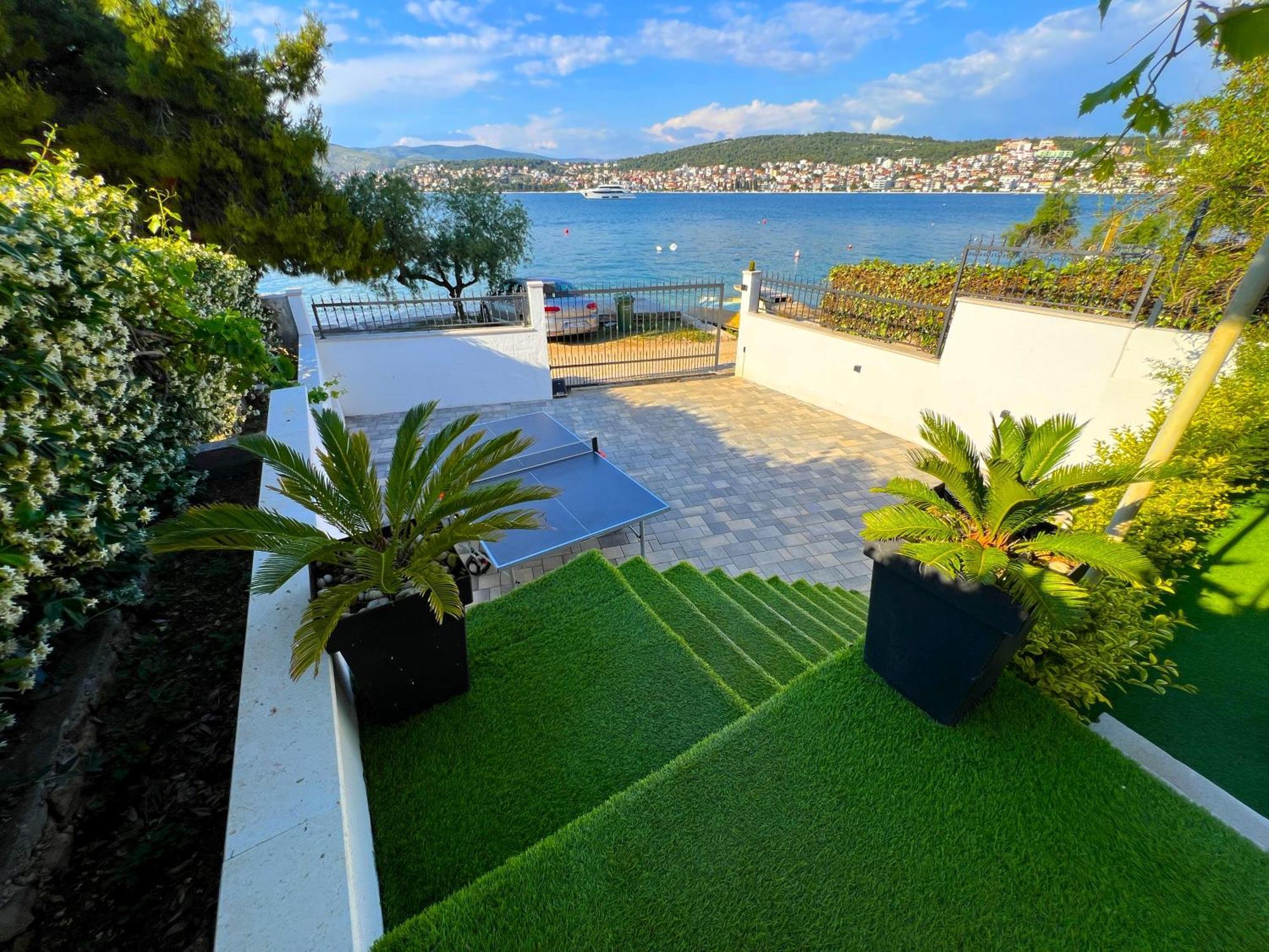 Beach Holiday Home With Private Jacuzzi & Parking Trogir Exterior photo