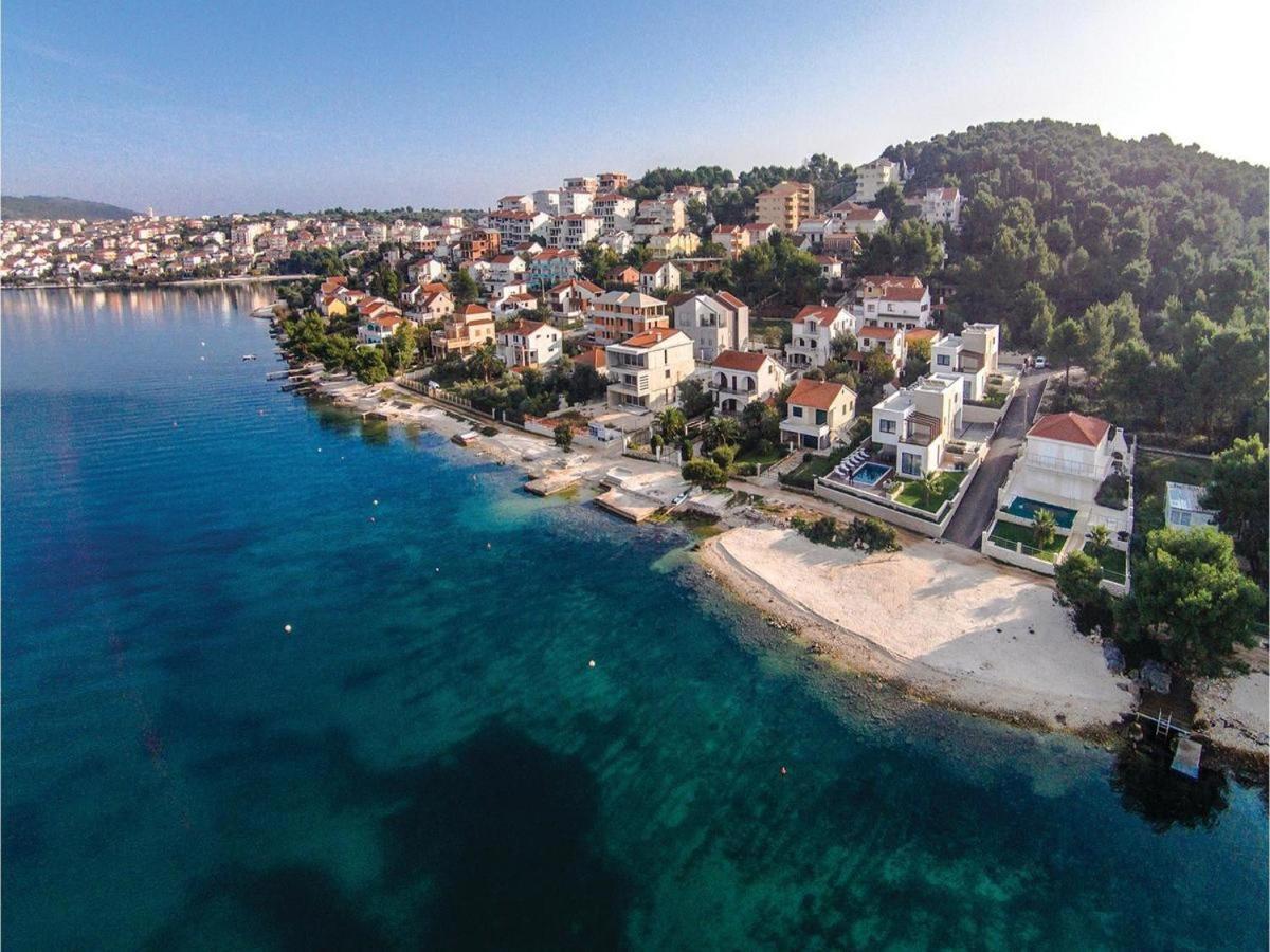 Beach Holiday Home With Private Jacuzzi & Parking Trogir Exterior photo